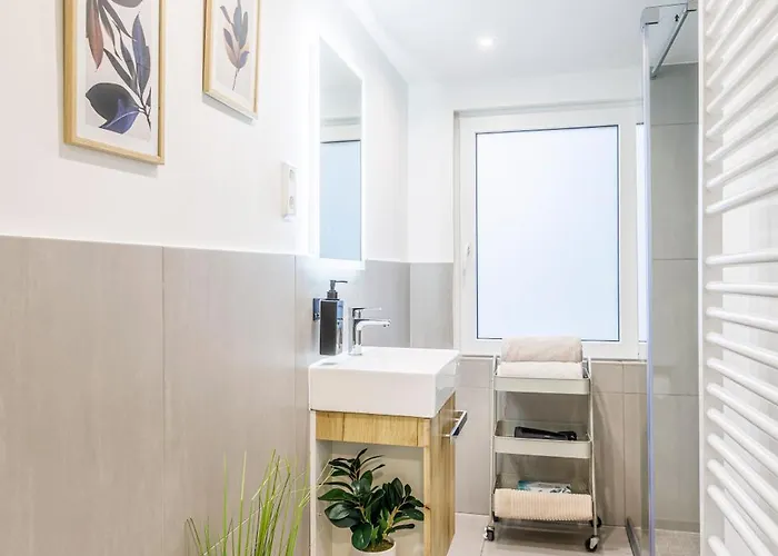 Waldgefluester 70 Qm I Ueberdachte Terrasse I 2 Schlafzimmer I Strandnah *